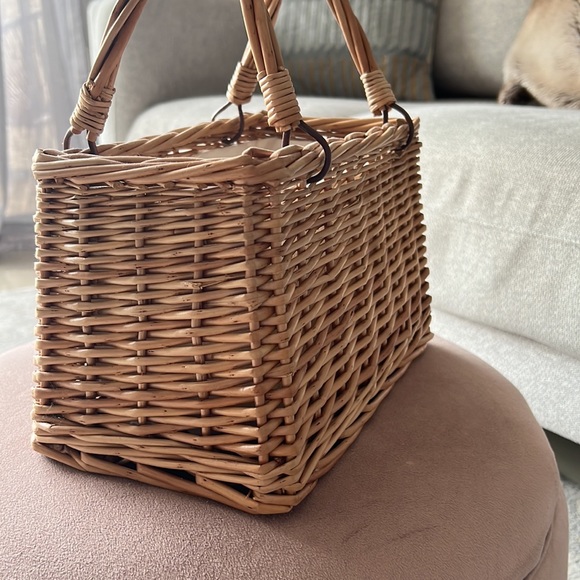 Beautiful Wicker Basket - Picture 3 of 8